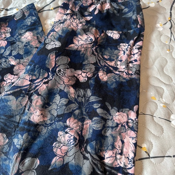 Floral Patterned Leggings Set Tall & Curvy - Picture 5 of 5
